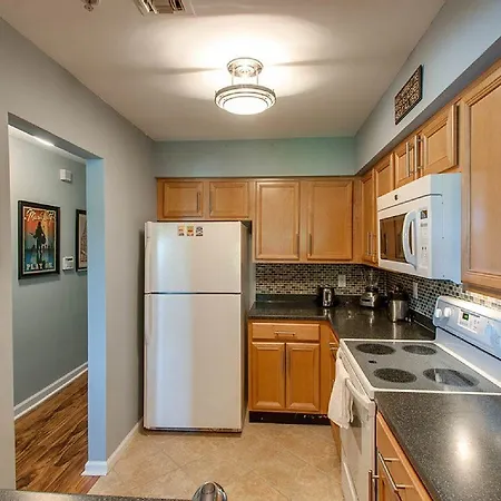 Stunning Riverfront, Downtown Condo, Close To Everything!best Spot In Nashville!