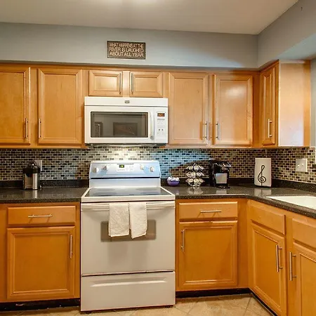 Apartment Stunning Riverfront, Downtown Condo, Close To Everything!best Spot In Nashville!