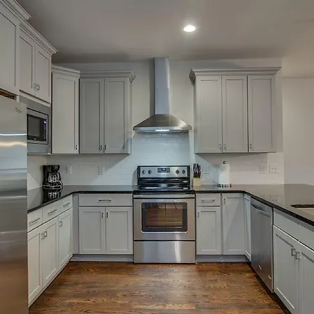 Holiday home Sprawling, Beautiful New Build With For All- Close To Downtown+hot Spots!