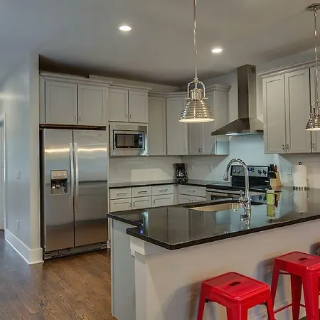 Holiday home Sprawling, Beautiful New Build With For All- Close To Downtown+hot Spots! *