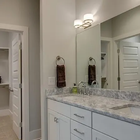 Holiday home Sprawling, Beautiful New Build With For All- Close To Downtown+hot Spots! Nashville