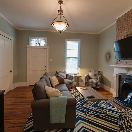 Holiday home 5 Minutes To Downtown, Walking Distance To The Hippest Restaurants And Bars! *