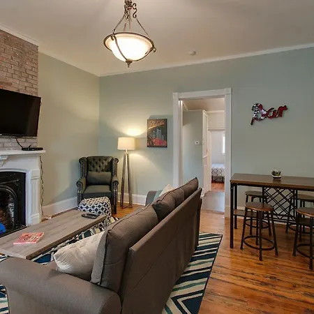 5 Minutes To Downtown, Walking Distance To The Hippest Restaurants And Bars! *