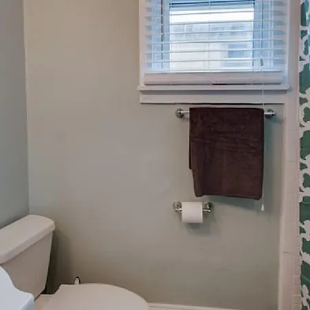 Holiday home 5 Minutes To Downtown, Walking Distance To The Hippest Restaurants And Bars!