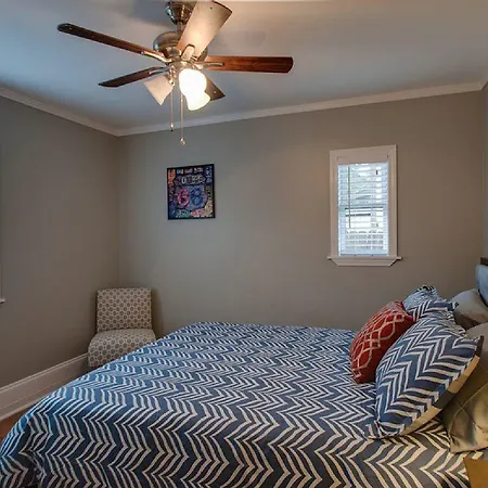 5 Minutes To Downtown, Walking Distance To The Hippest Restaurants And Bars! Holiday home Nashville