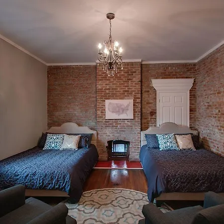 5 Minutes To Downtown, Walking Distance To The Hippest Restaurants And Bars!