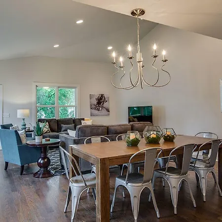 Holiday home Enormous Home- Just 4 Miles From Downtown! Nashville