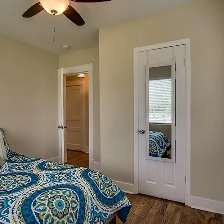 Holiday home Precious, Bright Bungalow In East Nashville! Close To Downtown/germantown! *