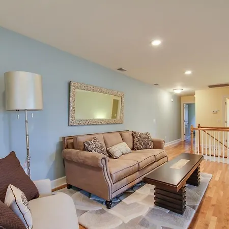 Holiday home Luxury And Convenience! Walk To Everything! *