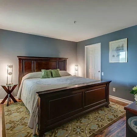 Apartment Stunning Riverfront, Downtown Condo, Close To Everything!best Spot In Nashville!