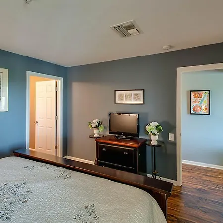 Stunning Riverfront, Downtown Condo, Close To Everything!best Spot In Nashville! Nashville