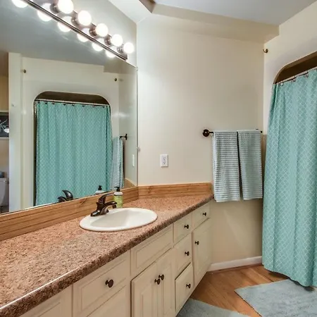 Relaxing Riverfront Retreat