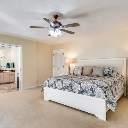 Relaxing Riverfront Retreat Holiday home *