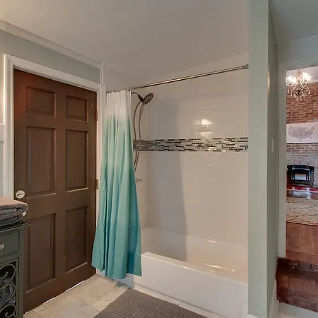 Holiday home 5 Minutes To Downtown, Walking Distance To The Hippest Restaurants And Bars! Nashville