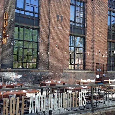 5 Minutes To Downtown, Walking Distance To The Hippest Restaurants And Bars! Nashville