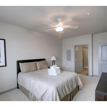 Apartment Two Bedroom Midtown Apartment With Rooftop Pool - Mt08
