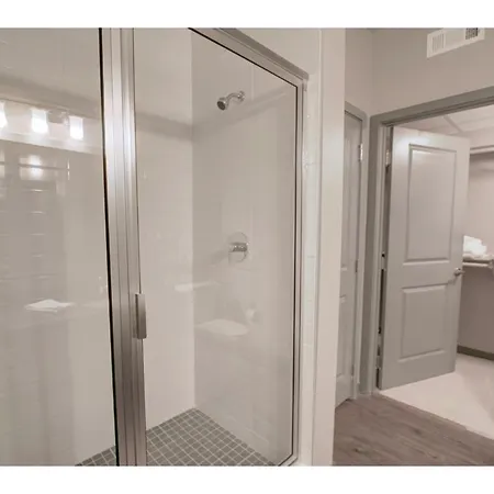 Two Bedroom Midtown Apartment With Rooftop Pool - Mt08 Nashville