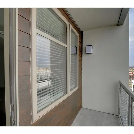 Two Bedroom Midtown Apartment With Rooftop Pool - Mt08 Apartment *
