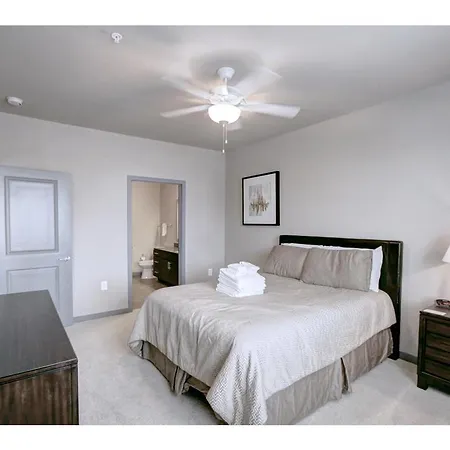 Two Bedroom Midtown Apartment With Rooftop Pool - Mt08 * Nashville
