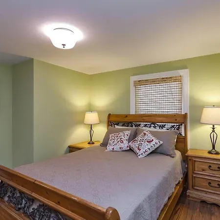 Beautiful Downtown Historic Holiday home *