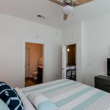 Centennial Park Exclusives By Yourent Apartment *