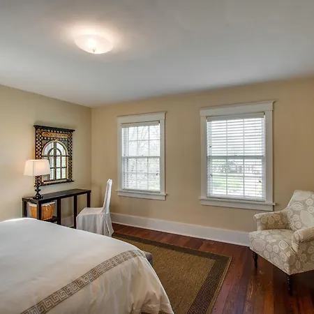 Charmer In Nashville's Green Hills Neighborhood Apts Nashville