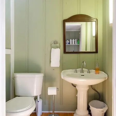 Charming Four Bedroom Holiday home