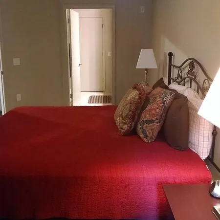 Signature Suites At Elliston23 *