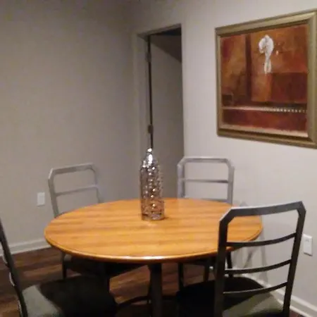 Signature Suites At Elliston23