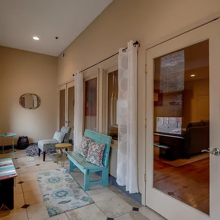 Hideaway Loft In Downtown Apartment *