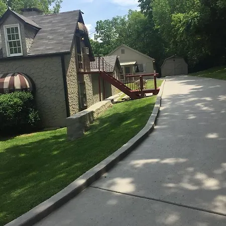 Dolly's Quiet & Private Getaway Nashville
