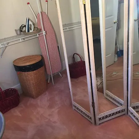 Dolly's Quiet & Private Getaway Apartment Nashville