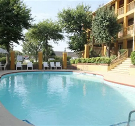 Red Lion & Airport Hotel 2*