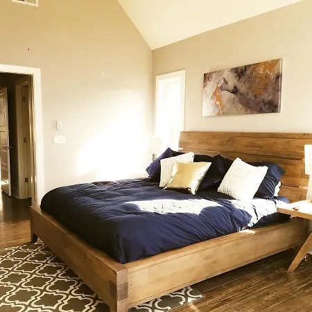 Duplex Near Downtown *