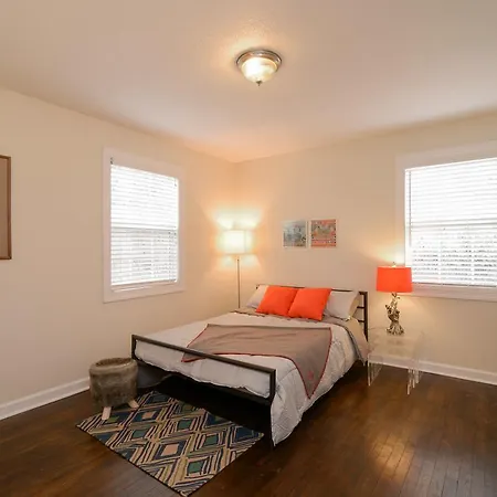 913 Emmett Ave Holiday home Nashville