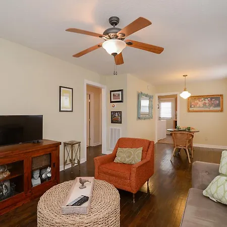 913 Emmett Ave Holiday home *