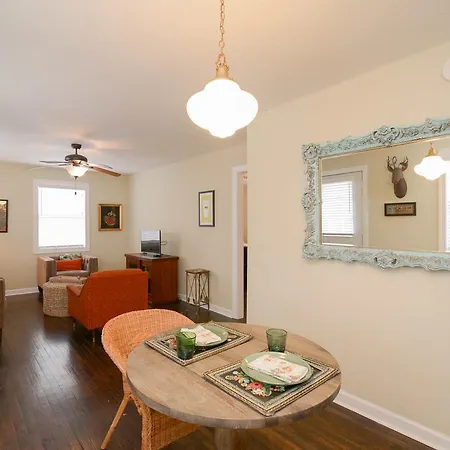 913 Emmett Ave *