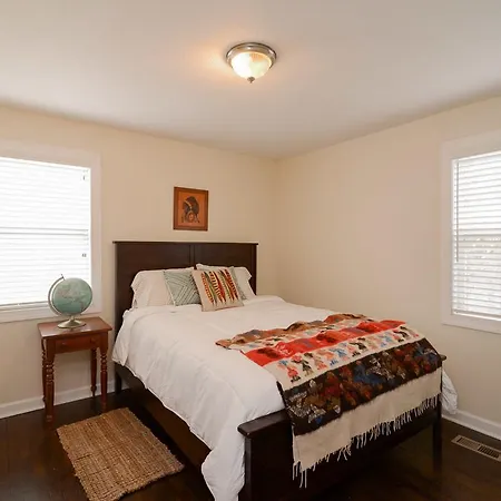 Holiday home 913 Emmett Ave Nashville