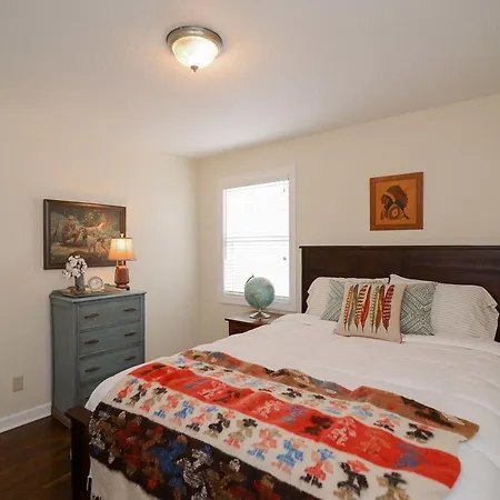 913 Emmett Ave
