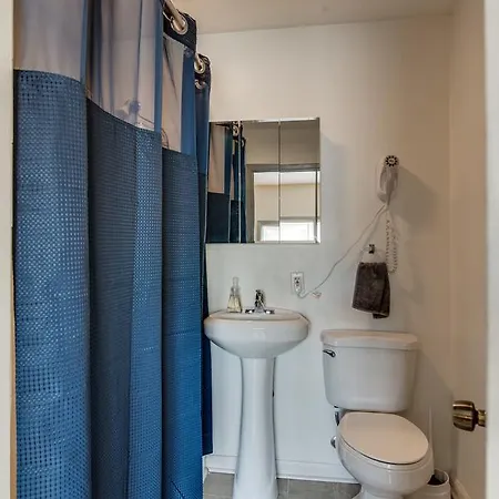 Franklin Ave Apartment *
