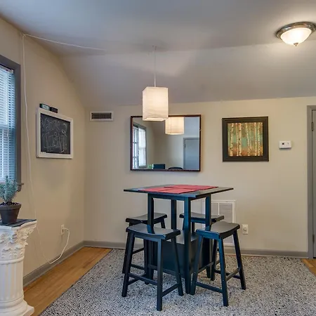Franklin Ave Apartment