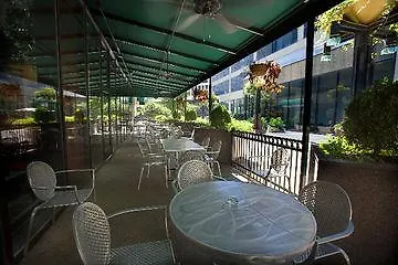 Doubletree By Hilton Airport Hotel