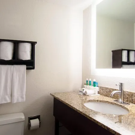 Hotel Express & Nashville-i-40 & I-24