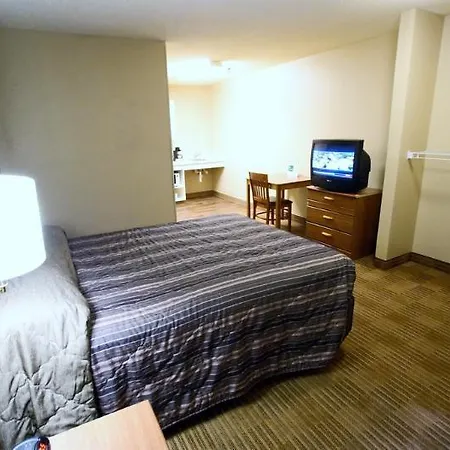 Hotel Hometowne By Red Roof - Airport/briley Pkwy