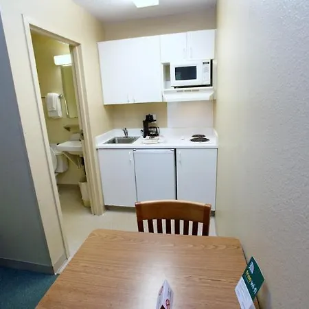 Hotel Hometowne By Red Roof - Airport/briley Pkwy 2*