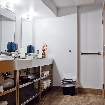 Downtown - Adults Only Hostel *