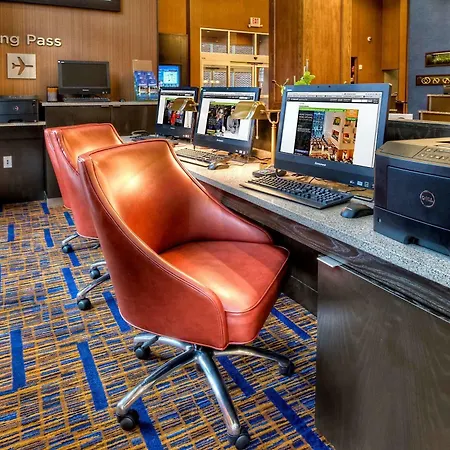 Courtyard By Marriott Hills 3*