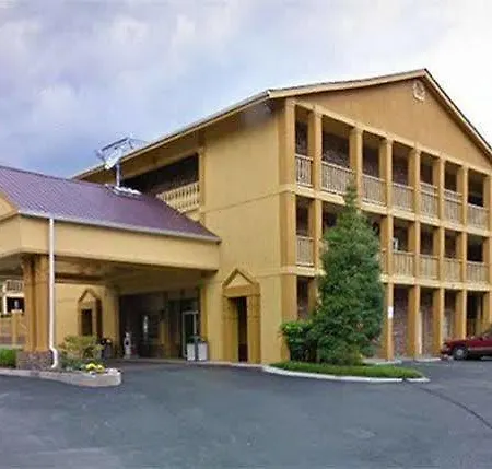 Hotel Red Lion & Airport 2*