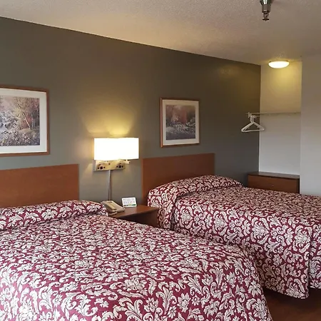 Hotel Hometowne By Red Roof - Airport/briley Pkwy 2*