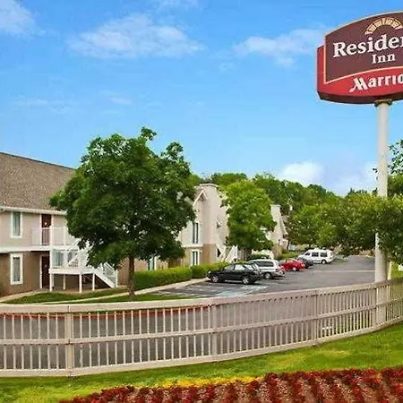By Marriott Airport Hotel 3*